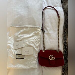 Gucci GG Marmont Shoulder Bag
Matelasse Velvet Small Hibiscus Red
